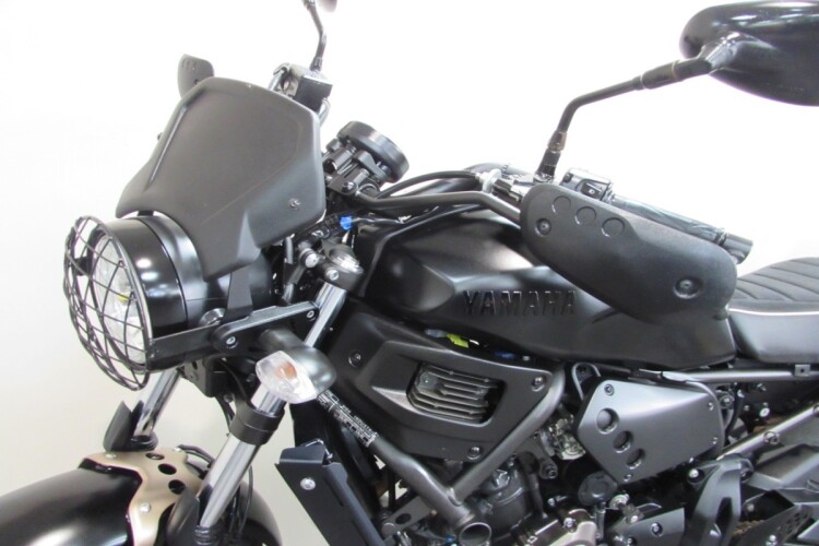 YAMAHA XSR700