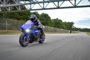 YAMAHA R1
