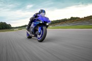 YAMAHA R1