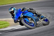YAMAHA R1