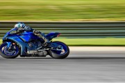 YAMAHA R1