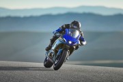 YAMAHA R7