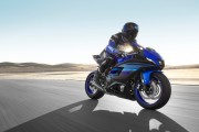 YAMAHA R7