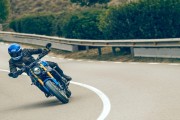 YAMAHA XSR900