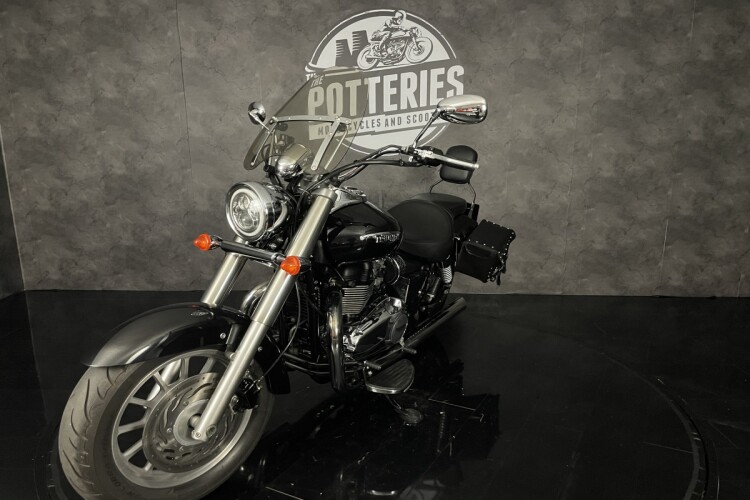 TRIUMPH BONNEVILLE AMERICA