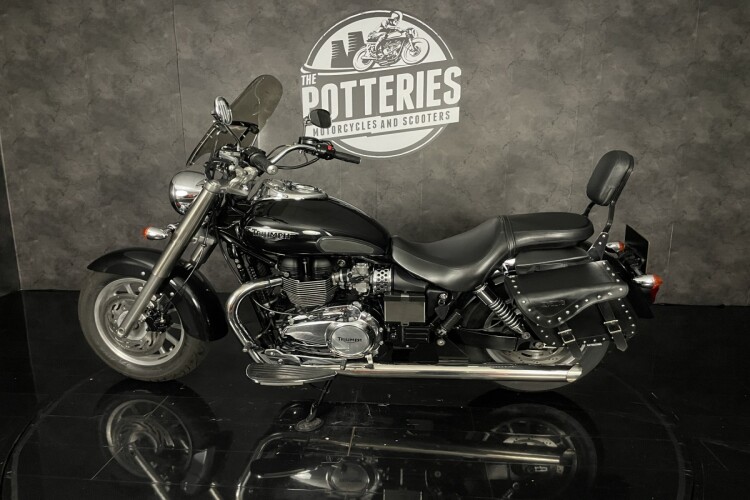 TRIUMPH BONNEVILLE AMERICA