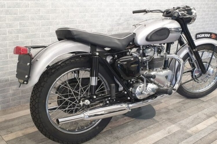 TRIUMPH BONNEVILLE T120