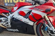 YAMAHA R1