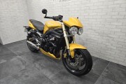 TRIUMPH STREET TRIPLE 675