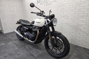 TRIUMPH STREET TWIN