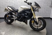 TRIUMPH STREET TRIPLE 675