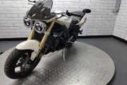 TRIUMPH STREET TRIPLE 675