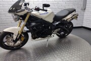 TRIUMPH STREET TRIPLE 675