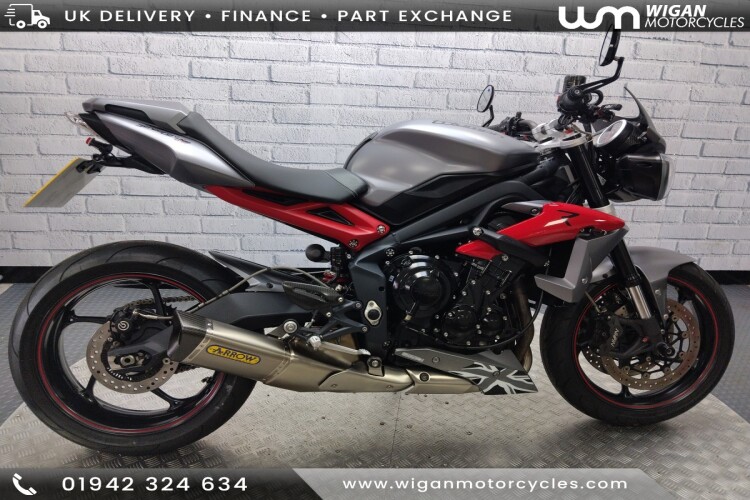 TRIUMPH STREET TRIPLE 675