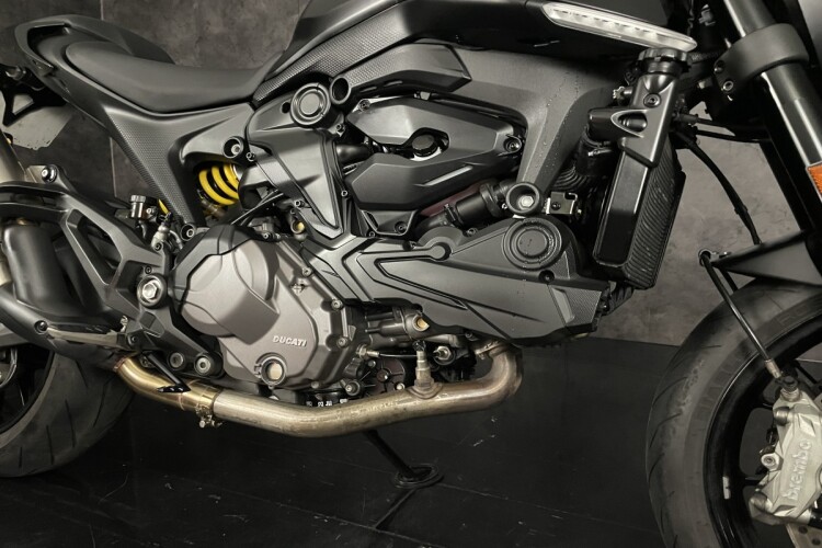DUCATI MONSTER 937