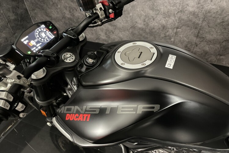 DUCATI MONSTER 937