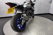 YAMAHA R1M