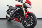 TRIUMPH STREET TRIPLE 675