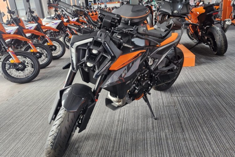 KTM 990 DUKE
