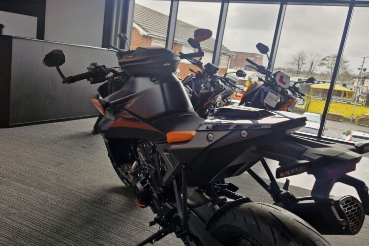 KTM 990 DUKE