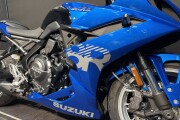 SUZUKI GSX-8R