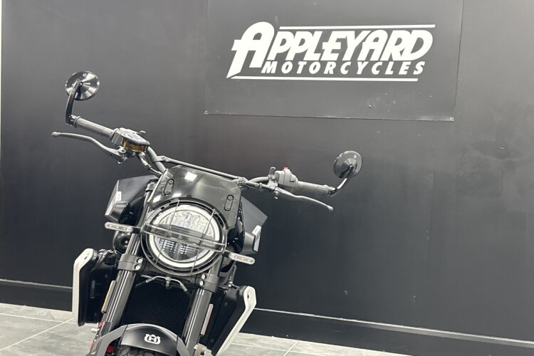 HUSQVARNA 801 SVARTPILEN