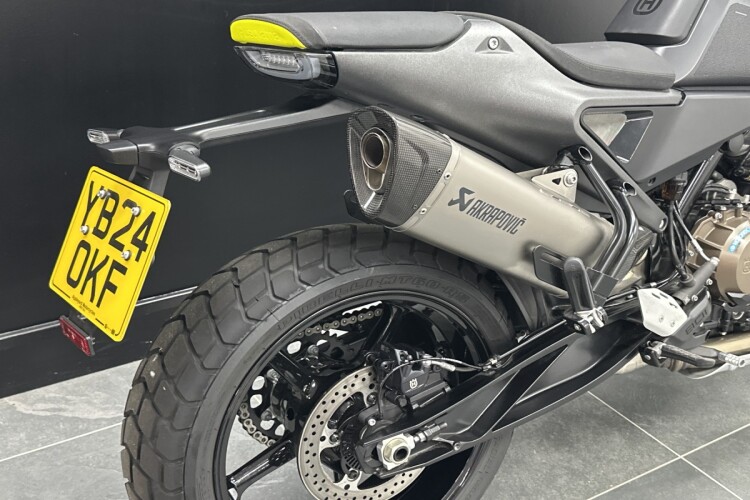 HUSQVARNA 801 SVARTPILEN