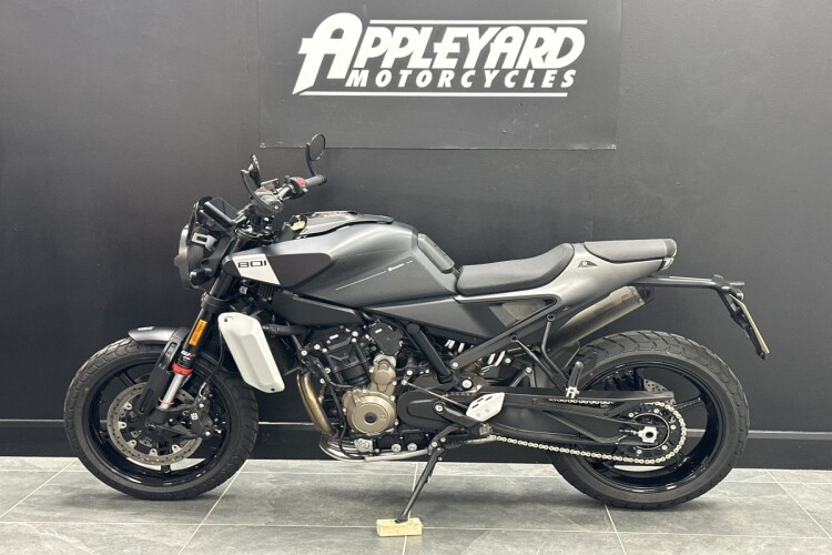 HUSQVARNA 801 SVARTPILEN