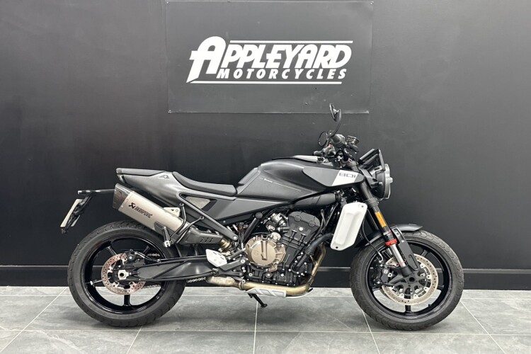 HUSQVARNA 801 SVARTPILEN