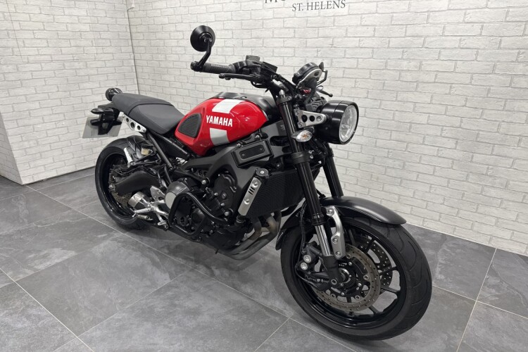 YAMAHA XSR900