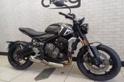 TRIUMPH TRIDENT 660