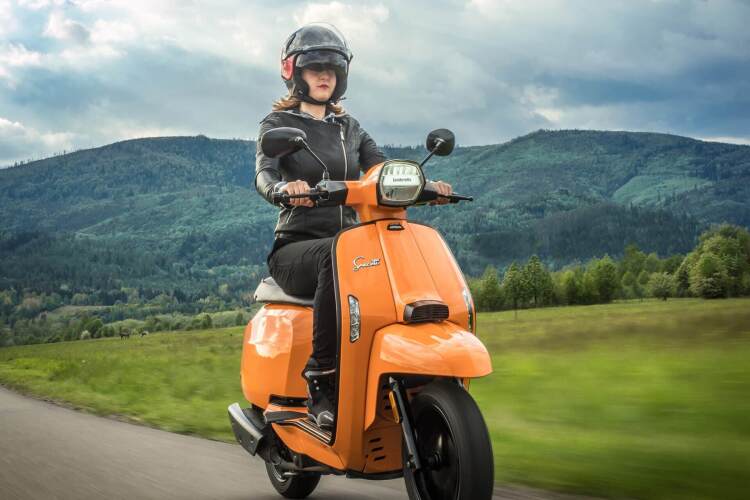 LAMBRETTA V200