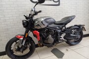 TRIUMPH TRIDENT 660