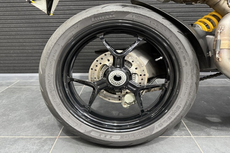 DUCATI HYPERMOTARD 950