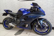 YAMAHA R7