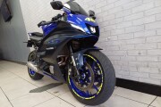 YAMAHA R7