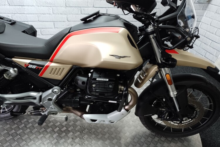 MOTO GUZZI V85