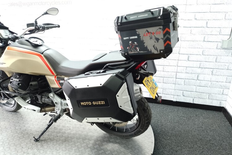MOTO GUZZI V85