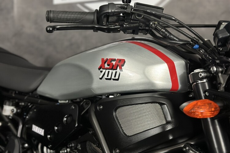 YAMAHA XSR700