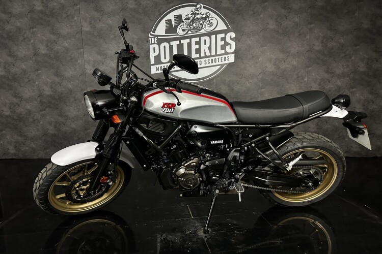 YAMAHA XSR700