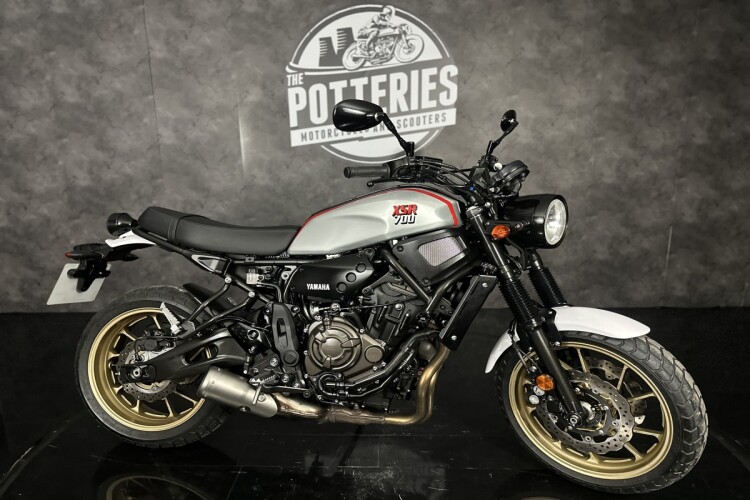 YAMAHA XSR700