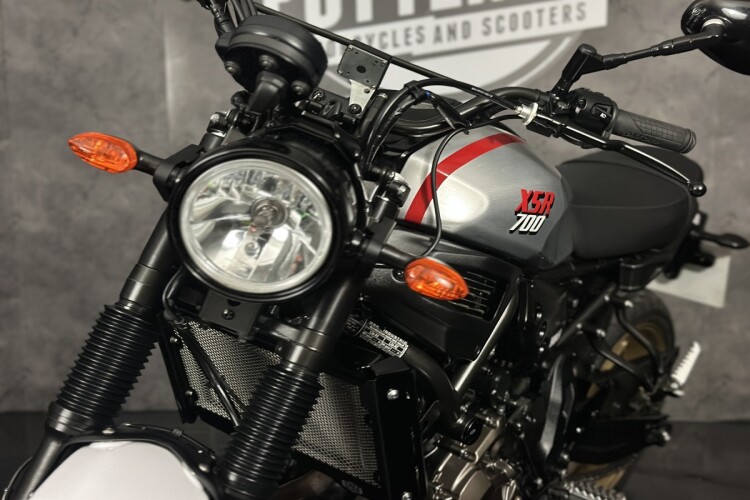 YAMAHA XSR700