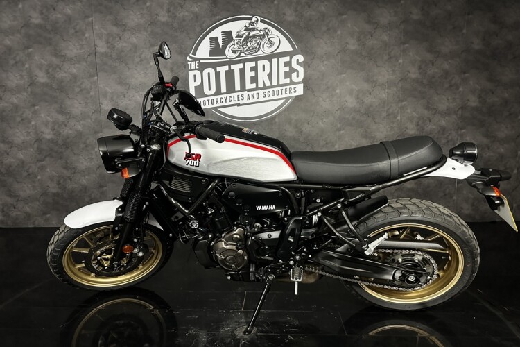 YAMAHA XSR700