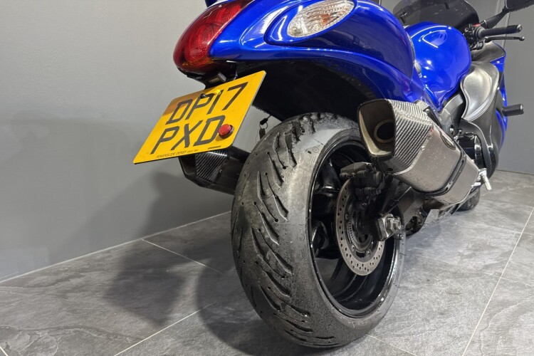 SUZUKI GSX1300R HAYABUSA