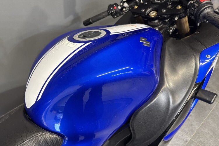 SUZUKI GSX1300R HAYABUSA