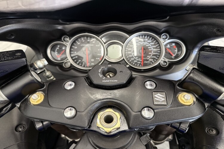 SUZUKI GSX1300R HAYABUSA