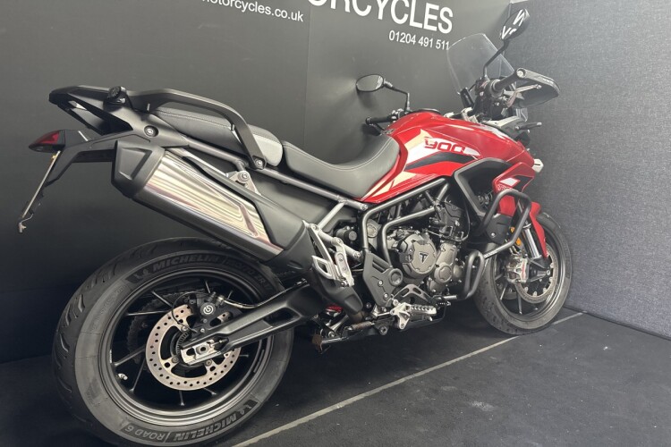 TRIUMPH TIGER 900