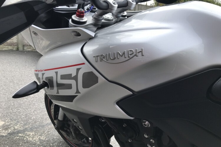 TRIUMPH TIGER 1050
