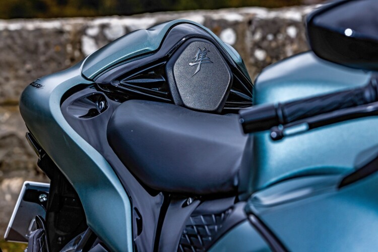 SUZUKI GSX1300R HAYABUSA