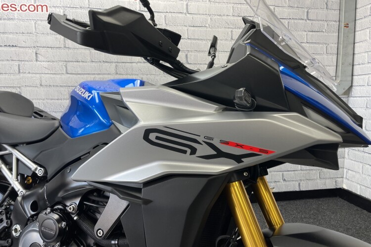 SUZUKI GSX-S1000GX +